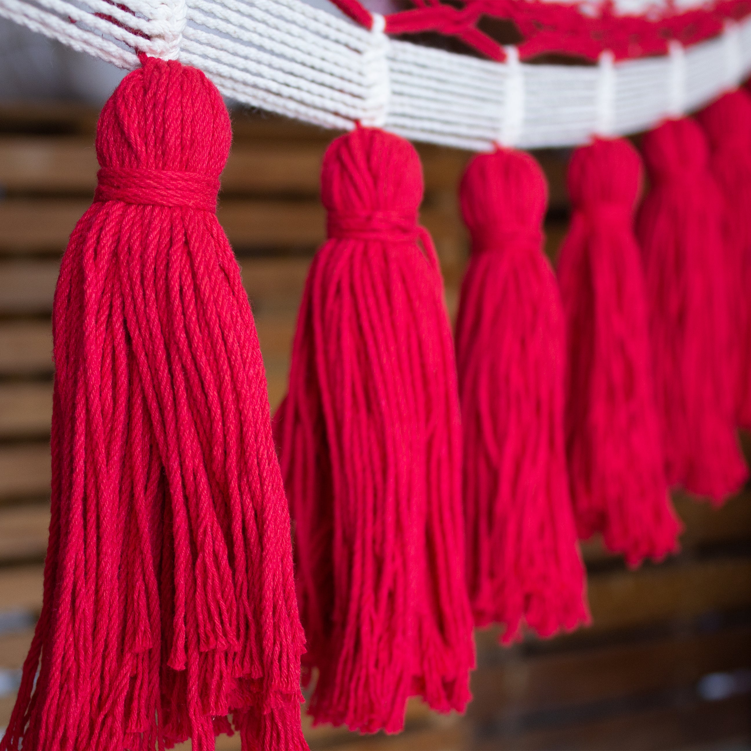 Hamaca Boho con Motas Chicas Estándar Rojo-Natural