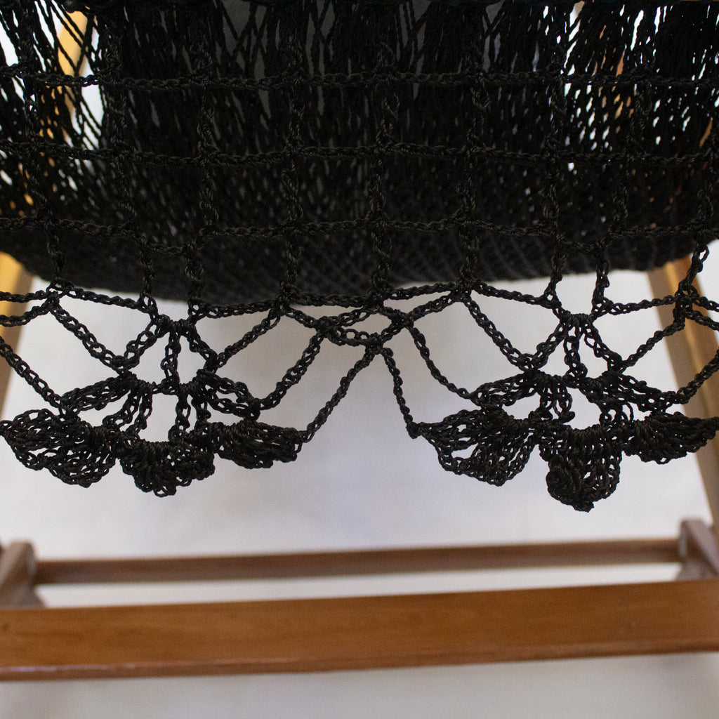 Silla Mecedora con Ganchillo Negro